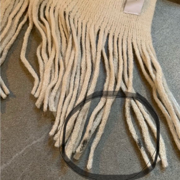 RINO & PELLE “SNOWHITE” CREAM FAUX FUR SCARF Fringe - Picture 8 of 8